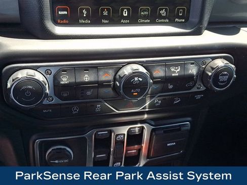 Used 2019 Jeep Wrangler Unlimited Sahara AWD/4WD image 14