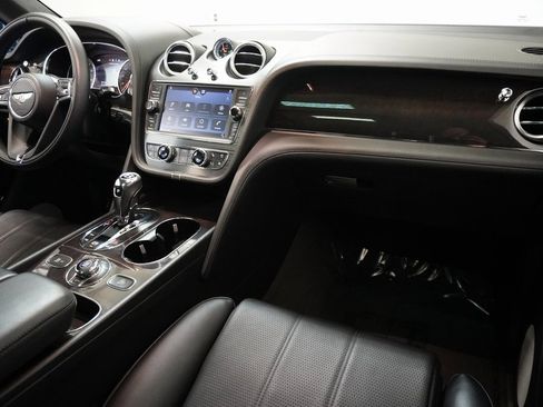 Used 2019 Bentley Bentayga image 12