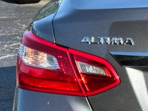 Used 2016 Nissan Altima 2.5 SV w/ Convenience Package FWD image 11