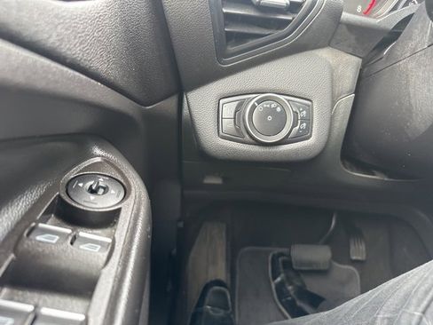 Used 2019 Ford Escape SEL image 16