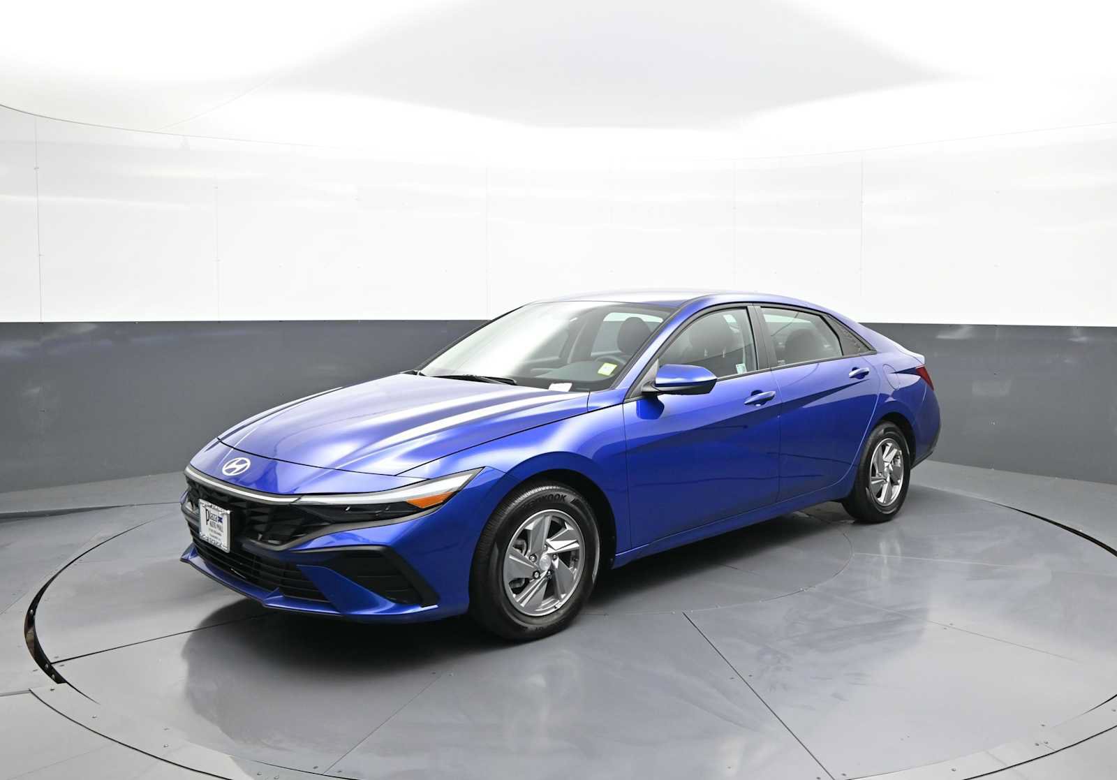 Certified 2025 Hyundai Elantra SE w/ Cargo Package FWD image 1