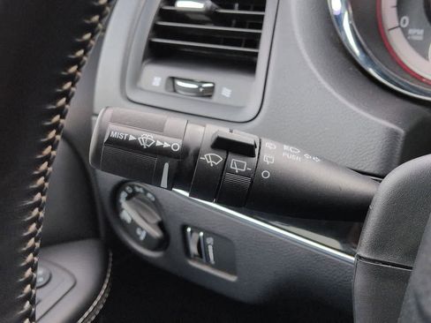 Used 2019 Dodge Grand Caravan SE FWD image 26