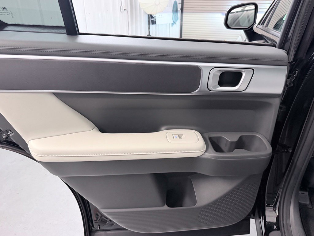 Used 2025 Hyundai Santa Fe SEL FWD image 32