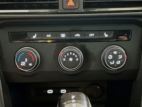 Used 2022 Volkswagen Taos SE FWD image 10