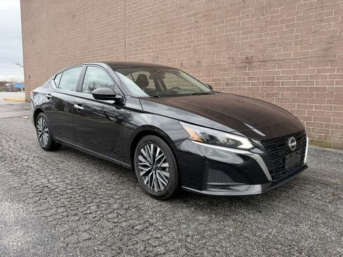 Used 2024 Nissan Altima 2.5 SV image 7