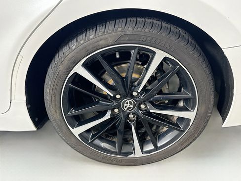Used 2020 Toyota Camry XSE FWD image 11