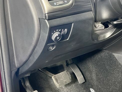 Used 2022 Jeep Grand Cherokee Laredo X image 10