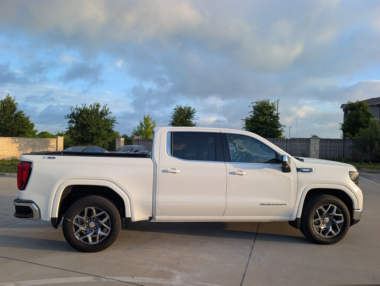 New 2026 GMC Sierra 1500 SLE AWD/4WD image 3