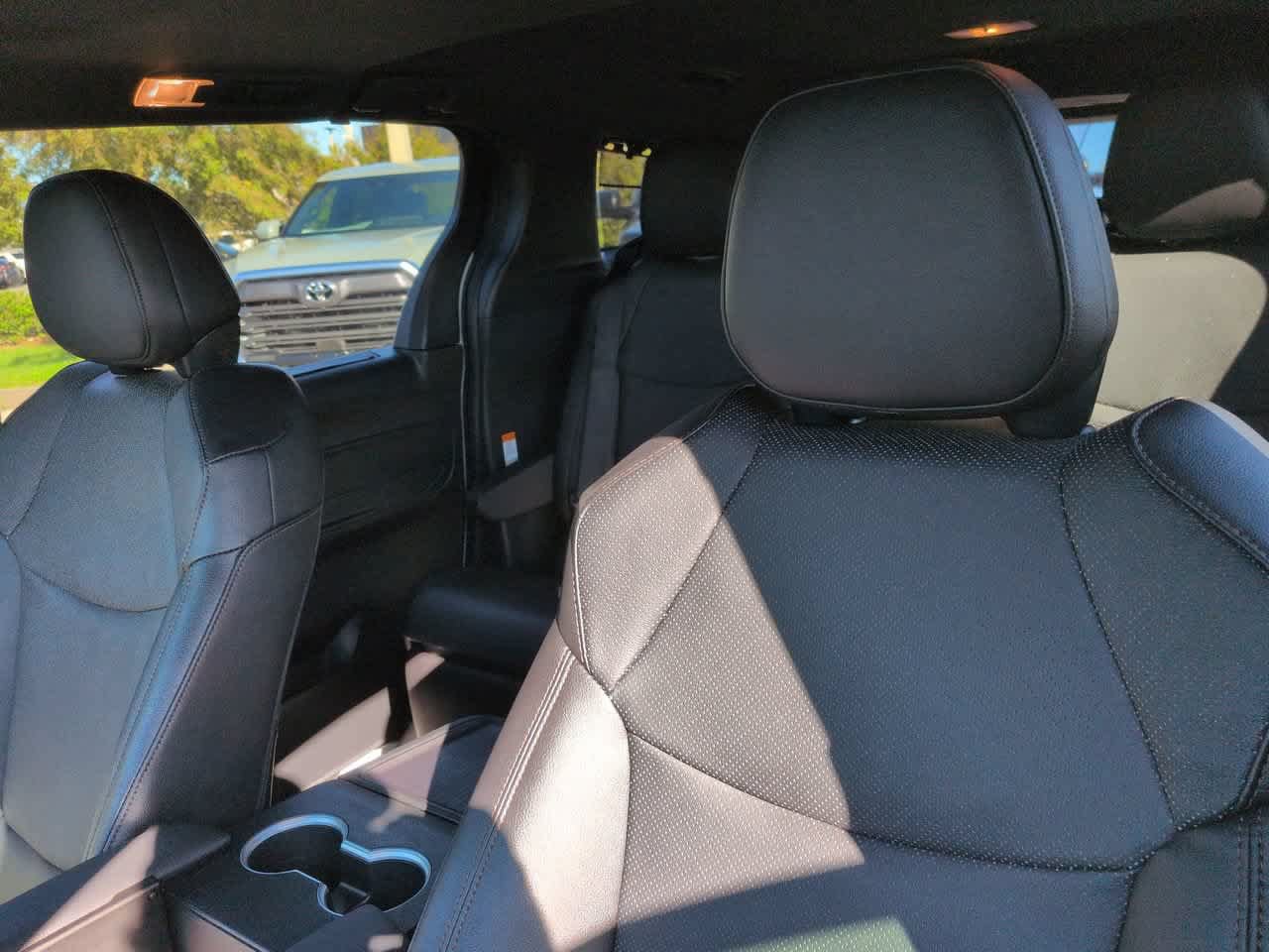 Used 2026 Toyota Sienna Platinum AWD/4WD image 8