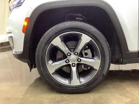 Used 2023 Jeep Grand Cherokee L Limited image 29