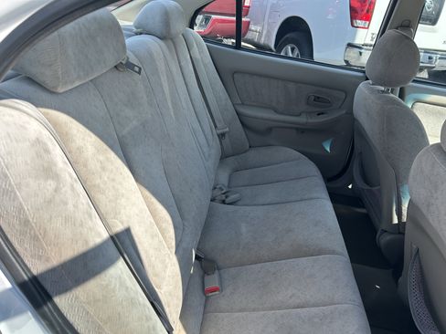 Used 2005 Hyundai Elantra GLS image 9