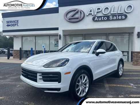 Used 2024 Porsche Cayenne image 1