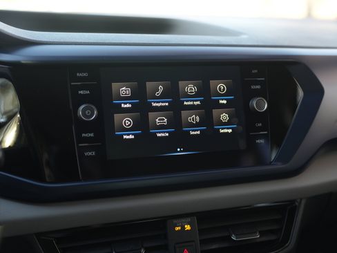 Used 2023 Volkswagen Taos SE w/ Panoramic Sunroof Package image 14