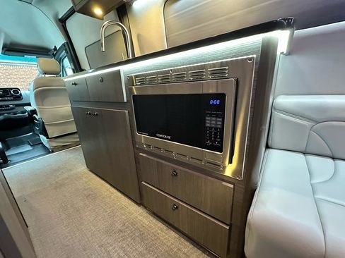 Used 2024 Mercedes-Benz Sprinter 3500 image 43