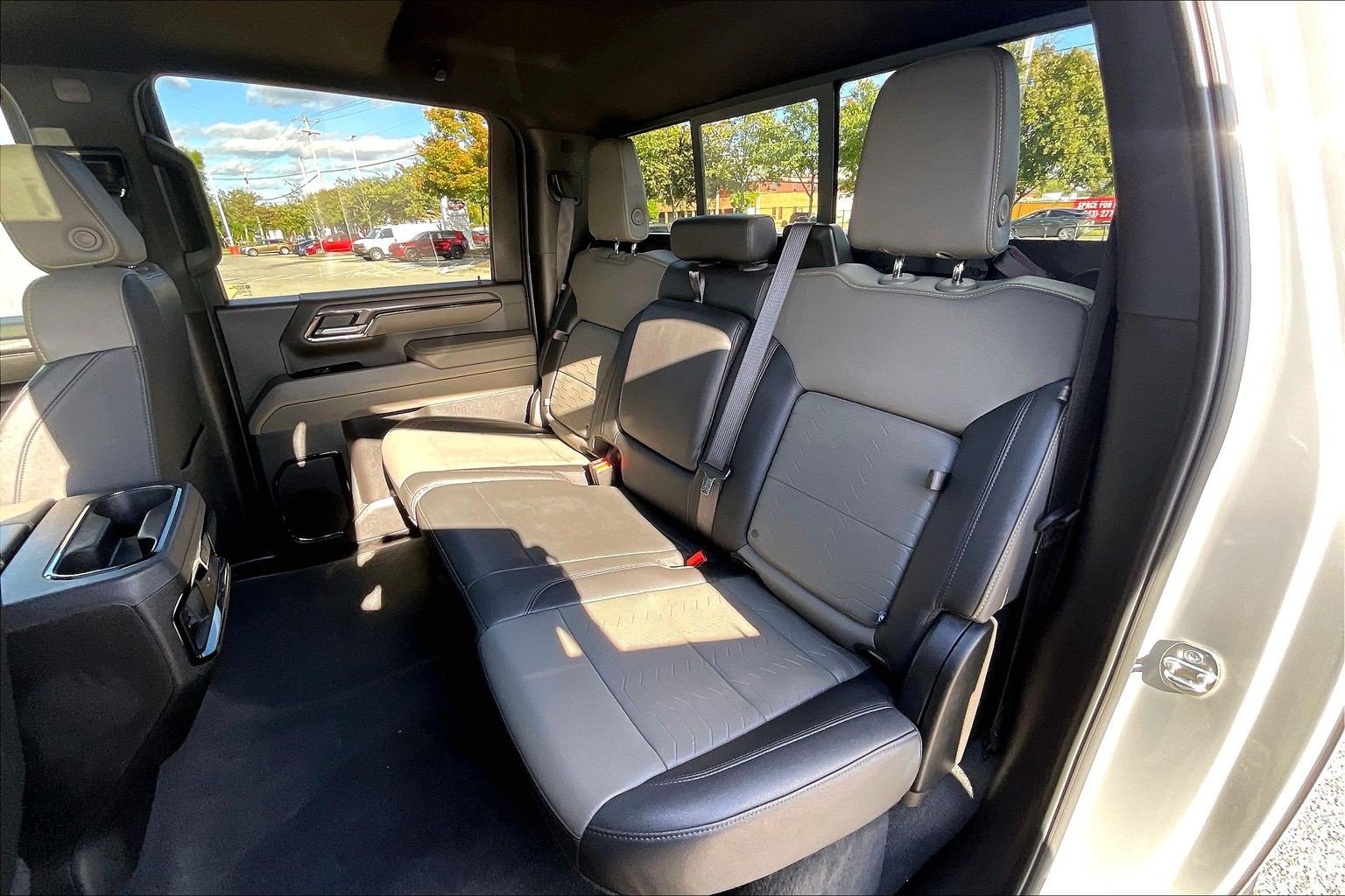 Used 2024 Chevrolet Silverado 2500 ZR2 w/ Technology Package AWD/4WD image 31