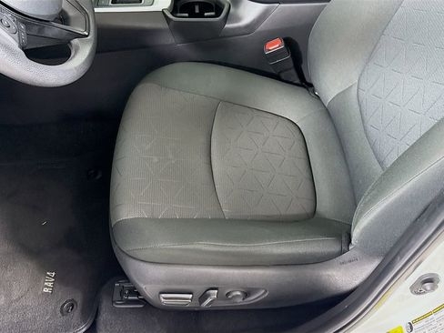 Certified 2022 Toyota RAV4 XLE image 17