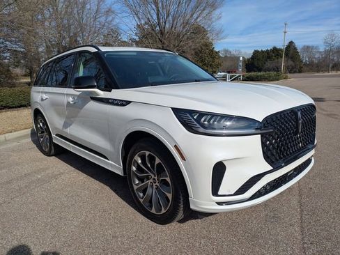 New 2026 Lincoln Aviator AWD w/ Jet Appearance Package image 12