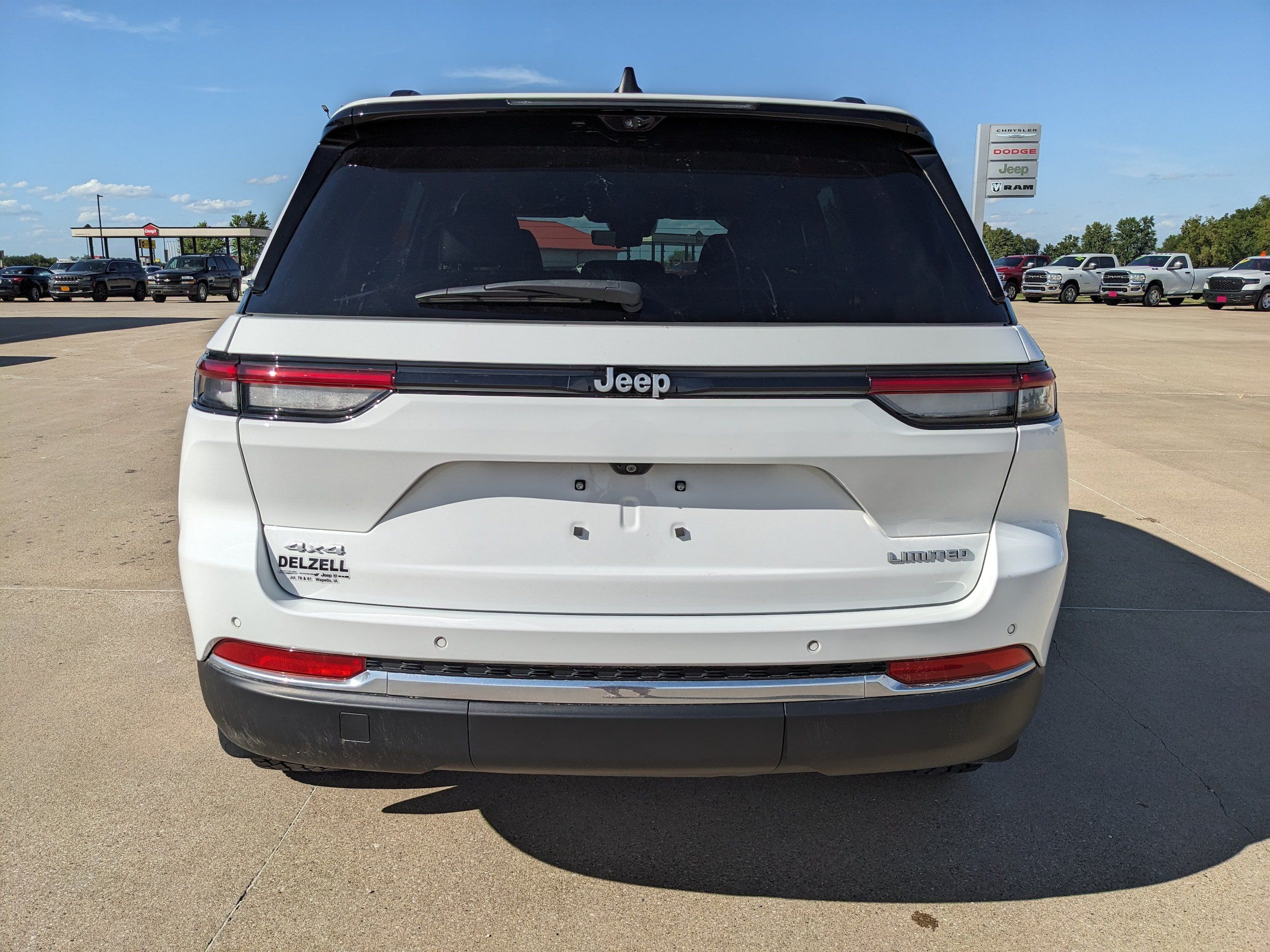 Used 2024 Jeep Grand Cherokee Limited w/ Luxury Tech Group II AWD/4WD image 7
