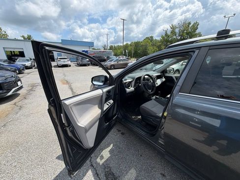 Used 2013 Toyota RAV4 XLE AWD/4WD image 12