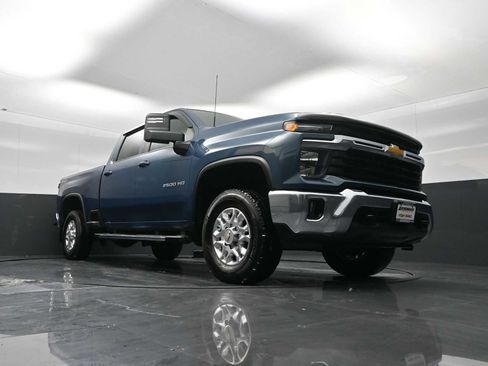 Used 2025 Chevrolet Silverado 2500 LT image 21