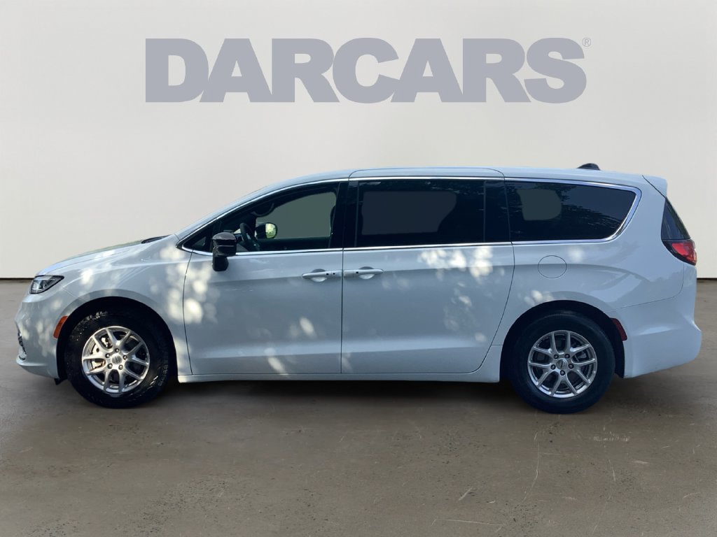 Used 2025 Chrysler Pacifica Select FWD image 7
