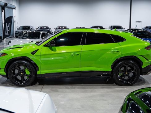 Used 2023 Lamborghini Urus S image 3