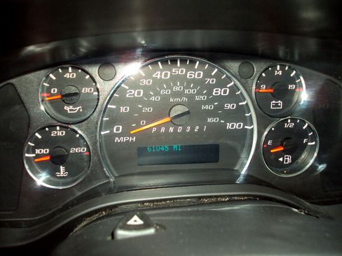 Used 2011 Chevrolet Express 1500 AWD image 19