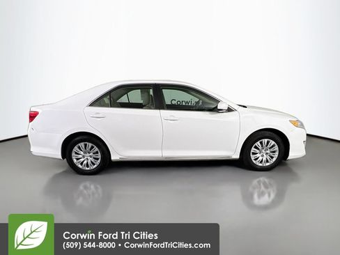 Used 2012 Toyota Camry LE FWD image 18