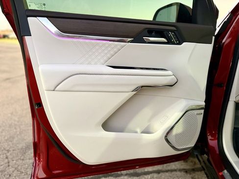 Used 2024 GMC Acadia Denali w/ Super Cruise Package image 8