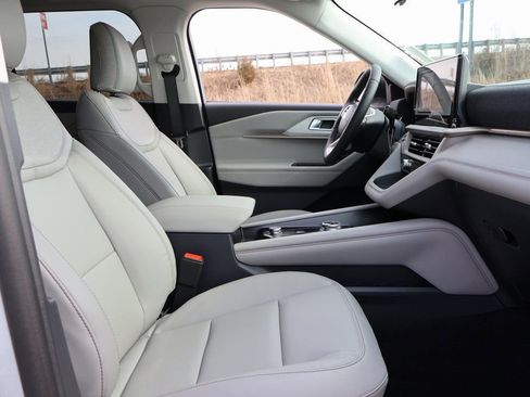 New 2026 Ford Explorer Active w/ Active Comfort Package image 9