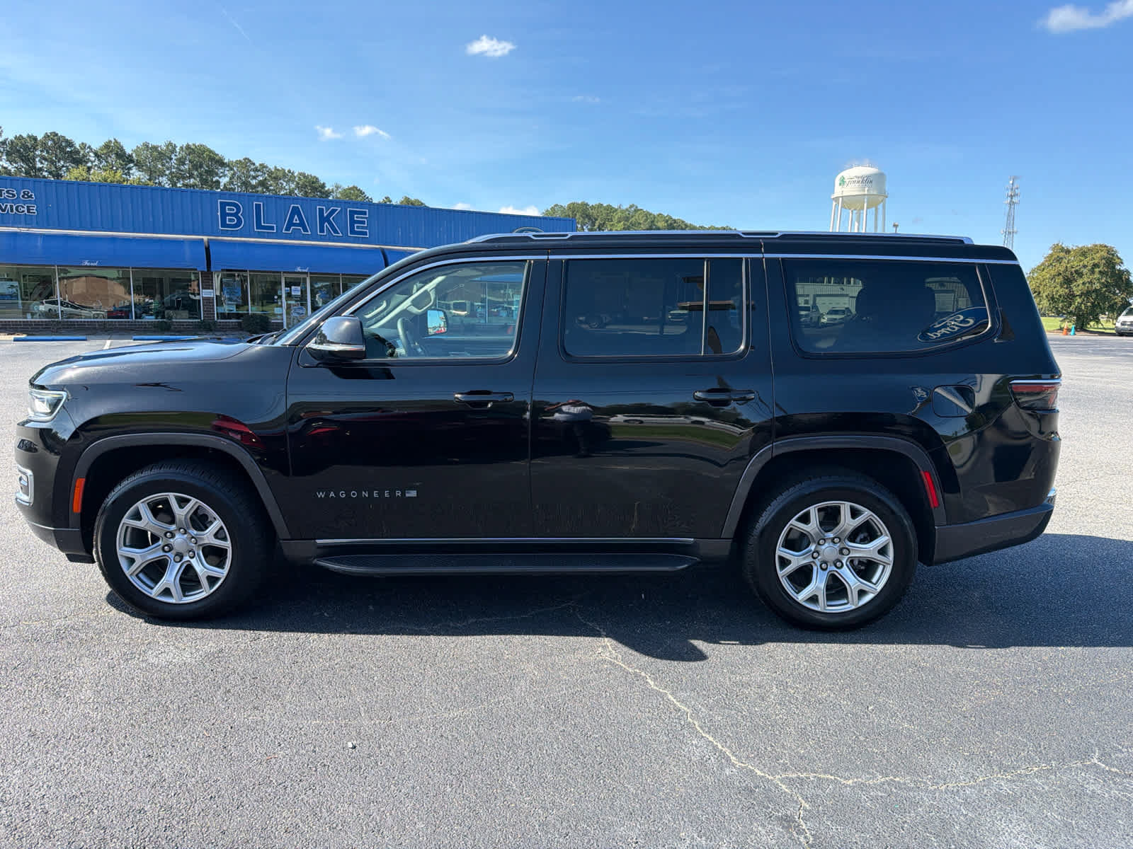 Used 2022 Jeep Wagoneer Series II AWD/4WD image 6