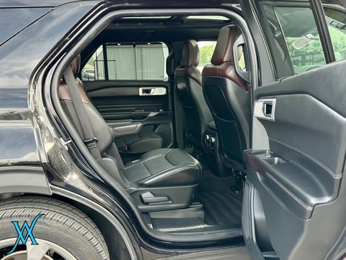 Used 2020 Ford Explorer Platinum w/ Premium Technology Package AWD/4WD image 28