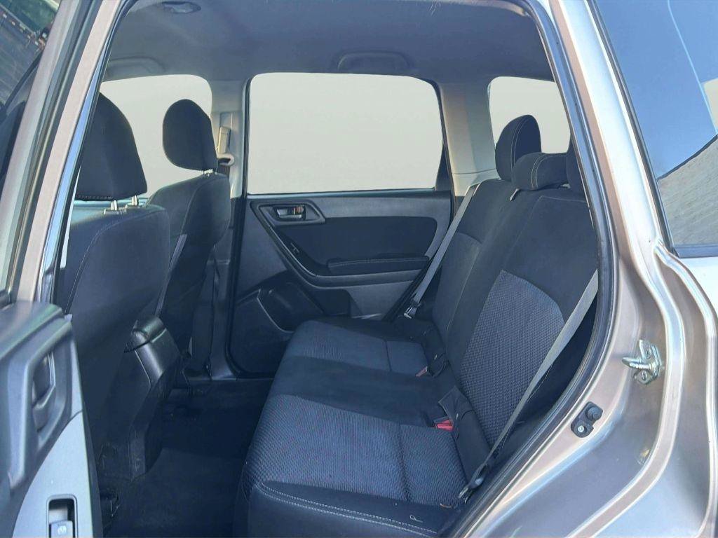 Used 2015 Subaru Forester 2.5i AWD/4WD image 16
