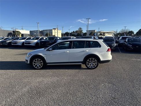 Used 2018 Volkswagen Golf Alltrack SEL image 8