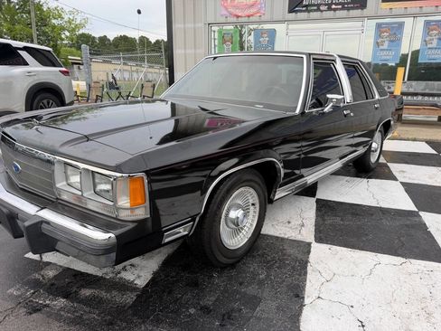 Used 1991 Ford LTD Crown Victoria RWD image 3