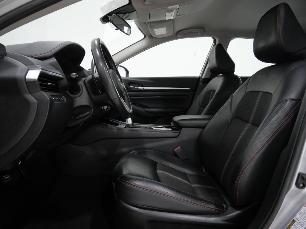 Used 2024 Nissan Altima 2.5 SR FWD image 11