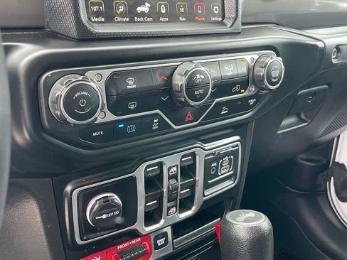 Used 2023 Jeep Wrangler Unlimited Rubicon 4xe AWD/4WD image 17