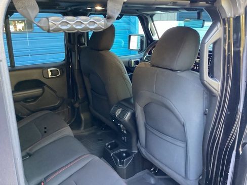 Used 2023 Jeep Gladiator Rubicon w/ LED Lighting Group image 32