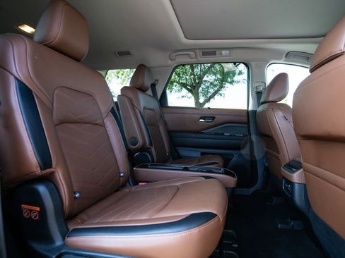 Used 2022 Nissan Pathfinder Platinum w/ Lighting Package (N93) image 19