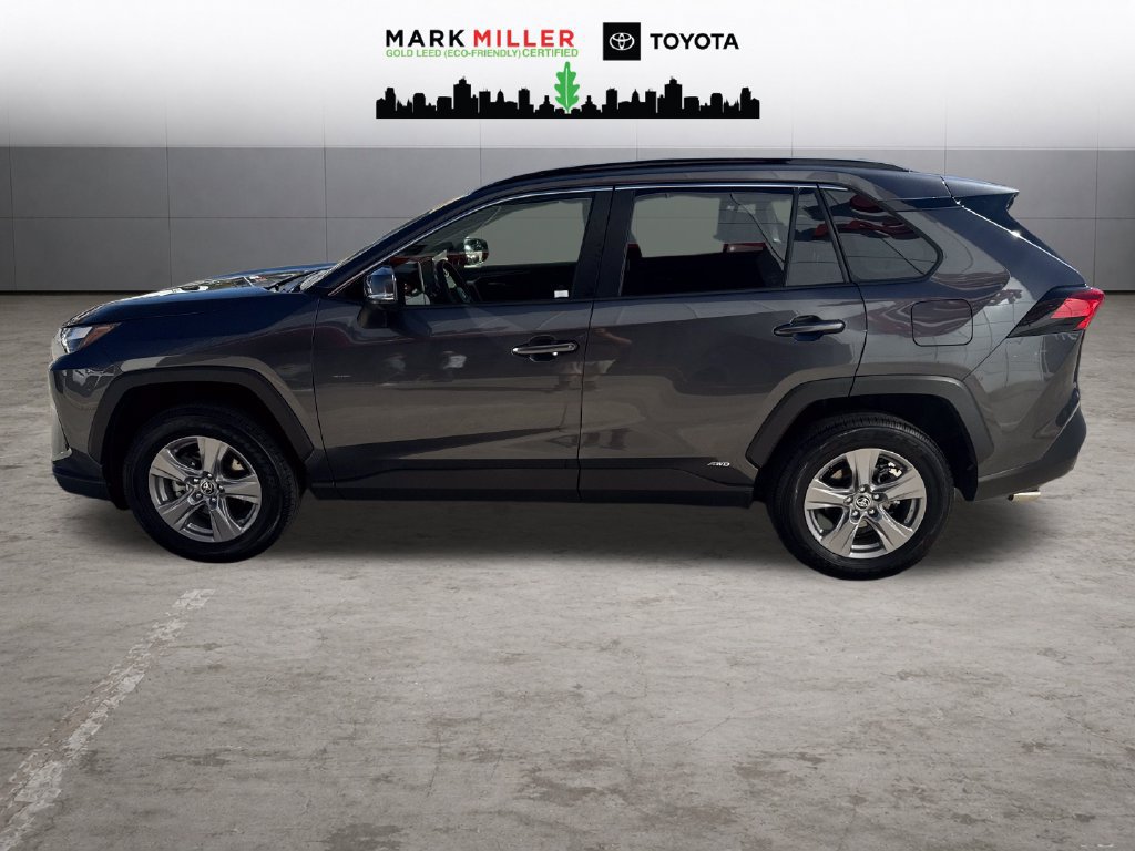 Used 2025 Toyota RAV4 XLE AWD/4WD image 2
