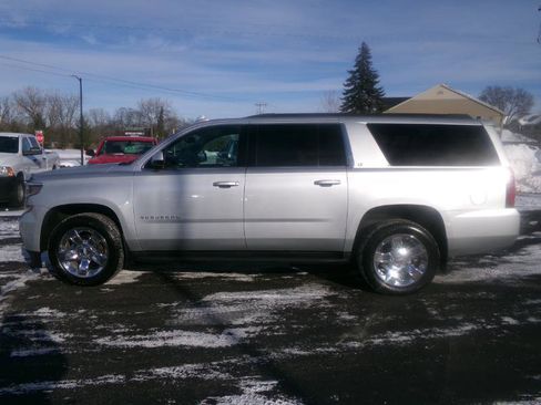 Used 2019 Chevrolet Suburban LT image 7