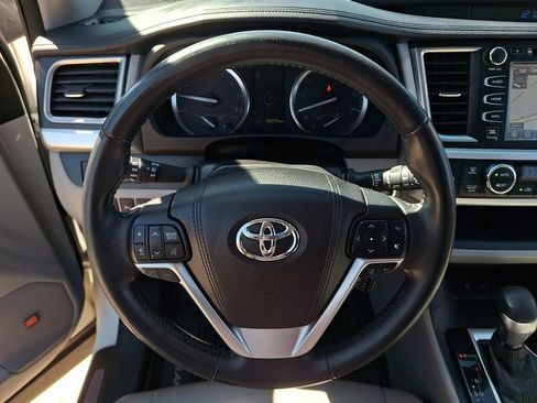 Used 2018 Toyota Highlander Limited Platinum image 17