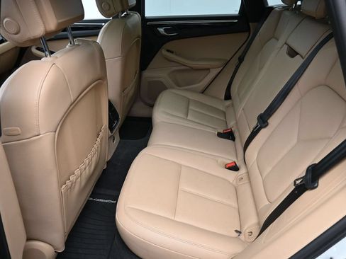 Certified 2023 Porsche Macan AWD/4WD image 9