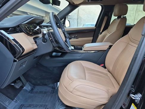 Used 2024 Land Rover Range Rover Sport SE AWD/4WD image 9