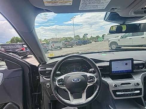 Used 2023 Ford Explorer XLT w/ Equipment Group 202A AWD/4WD image 2
