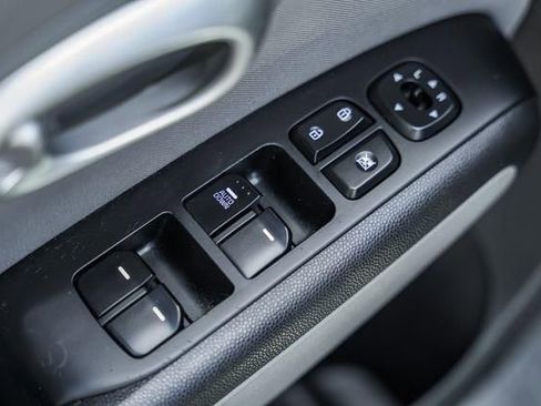 Used 2015 Kia Soul image 31