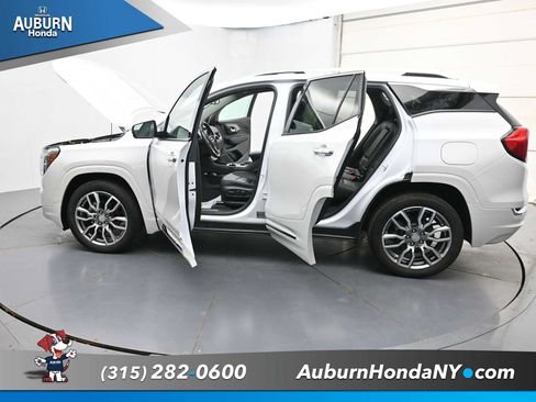 Used 2022 GMC Terrain Denali w/ Denali Premium Package AWD/4WD image 38