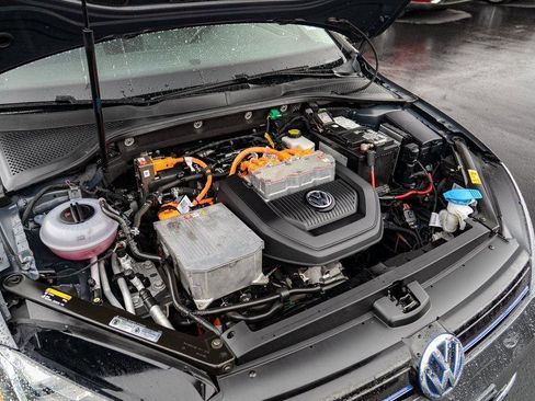 Used 2016 Volkswagen e-Golf SEL Premium image 29