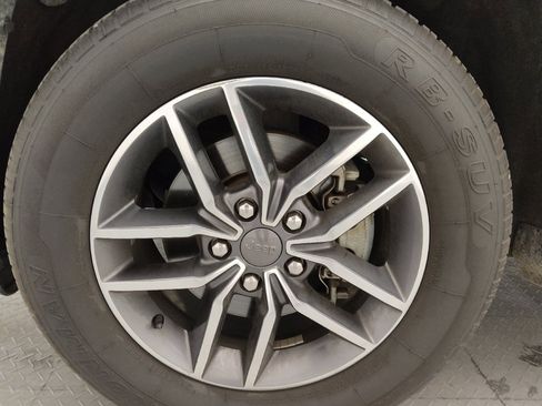 Used 2019 Jeep Grand Cherokee Limited image 31