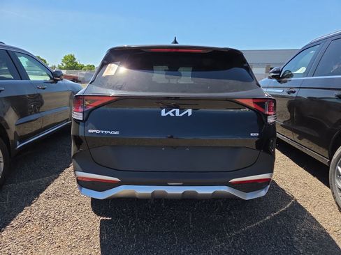 Used 2023 Kia Sportage LX AWD/4WD image 4